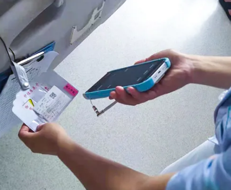 甘肅婦幼保健院護士用富立葉蓮花F760移動查房及輸液.png 甘肅婦幼保健院護士用富立葉蓮花F760移動查房及輸液.png