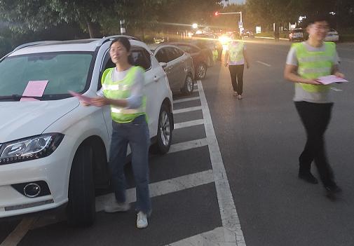 安丘市醫療保障局組織開展安全文明停車引導志愿服務活動，提升停車服務質量